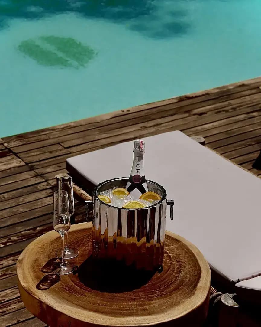 BEACH BAR